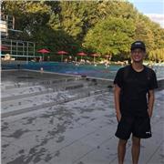 Joven con buen nivel de inglés, que cuenta con experiencia en el trato de niños y mucha energía y ganas de trabajar.